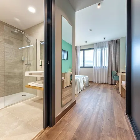 Universa 3* Сан-Висенте-дель-Распеч